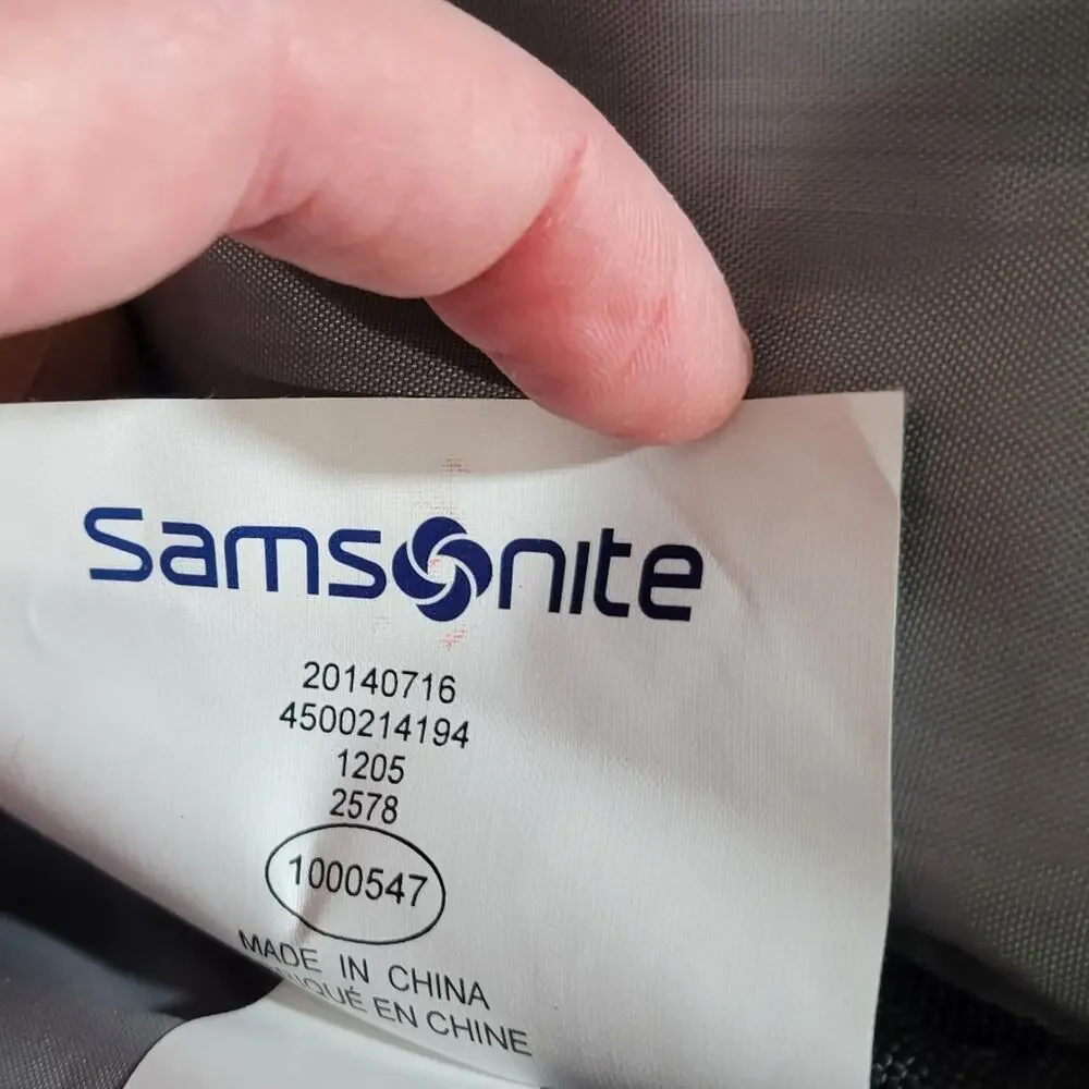 Samsonite Travel Tote Laptop Sleeve Zippered pockets EUC Measurements in photos